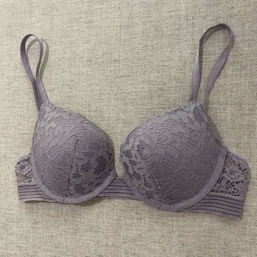 NWOT Victoria’s Secret very sexy push-up bra. 34B